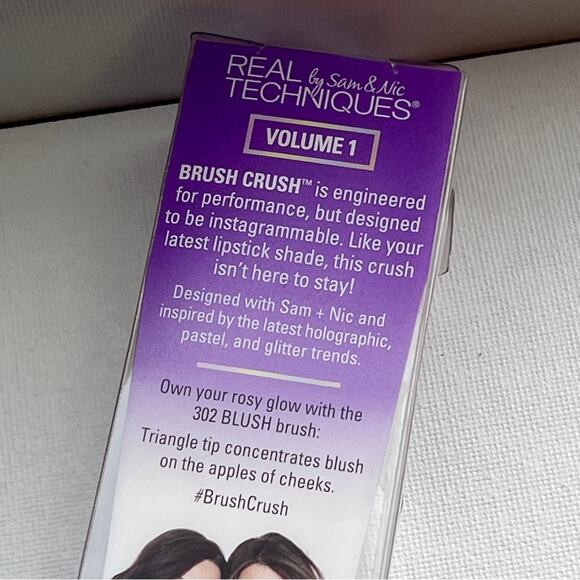 Real Techniques by Sam & Nic Limited Edition Makeup Beauty Blush Brush NWT - Picture 7 of 10